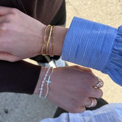 "Kada" bracelet in 18k gold-plated sterling silver with a cross