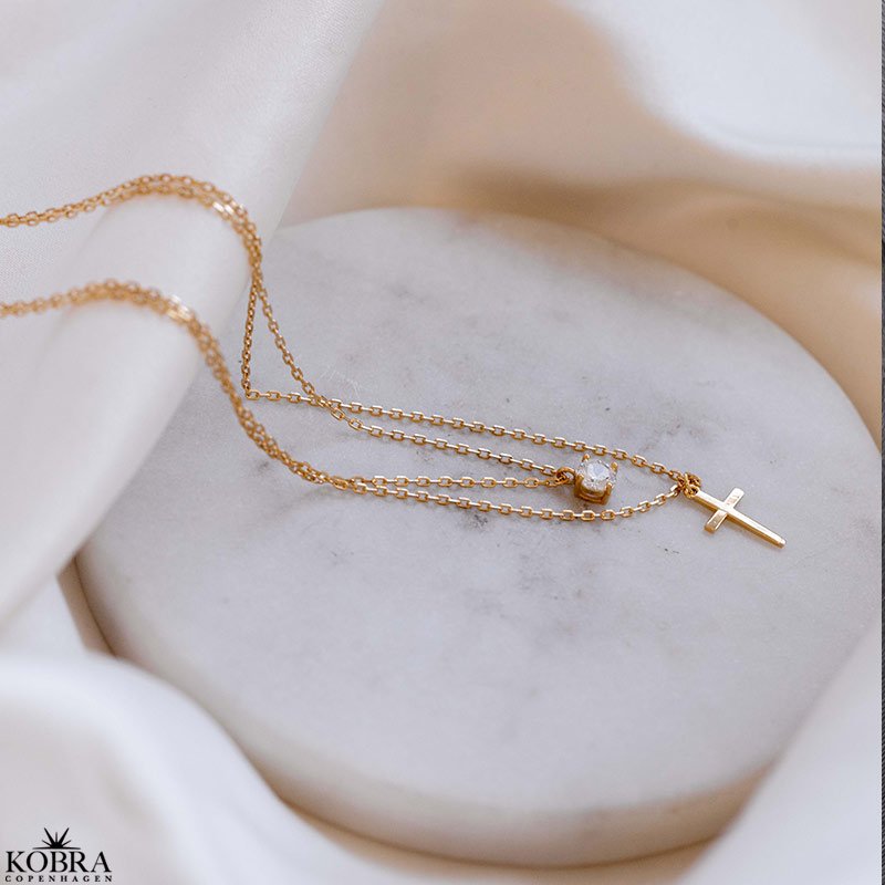 "Stella Cross" 18 karat forgyldt 2i1 halskde med kors og fin zirkonia sten