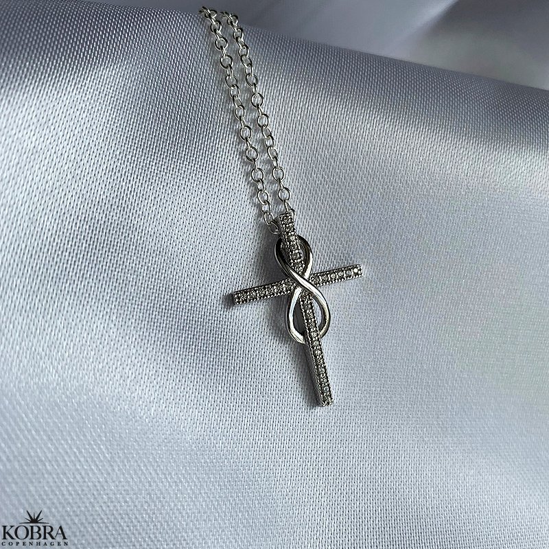 "Allana" kors halskde med Infinity i slv