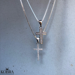 "Lucia" smal slv kors halskde med sten 