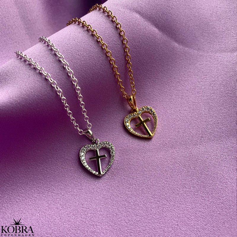 "Leah" guld hjerte kors halskde med hvide sten