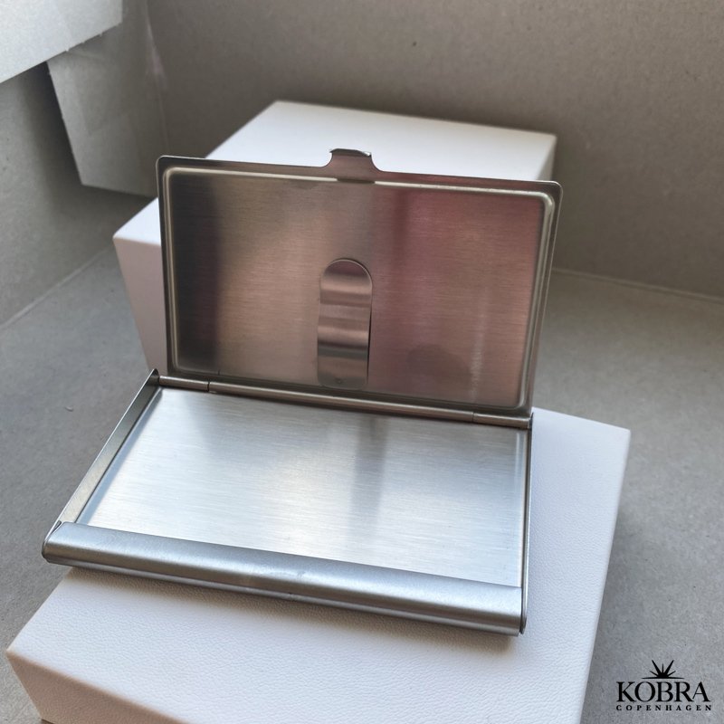 Lyserd Kredit kortholder i stl- med personlig gravering