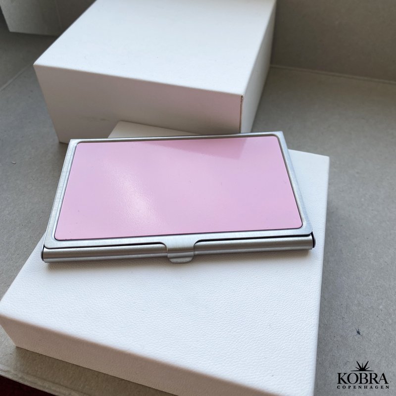 Lyserd Kredit kortholder i stl- med personlig gravering