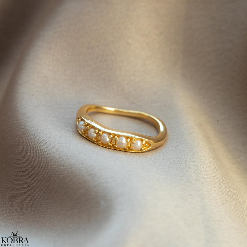 "Joyce" 18 karat forgyldt ring med gte ferskvandsperler