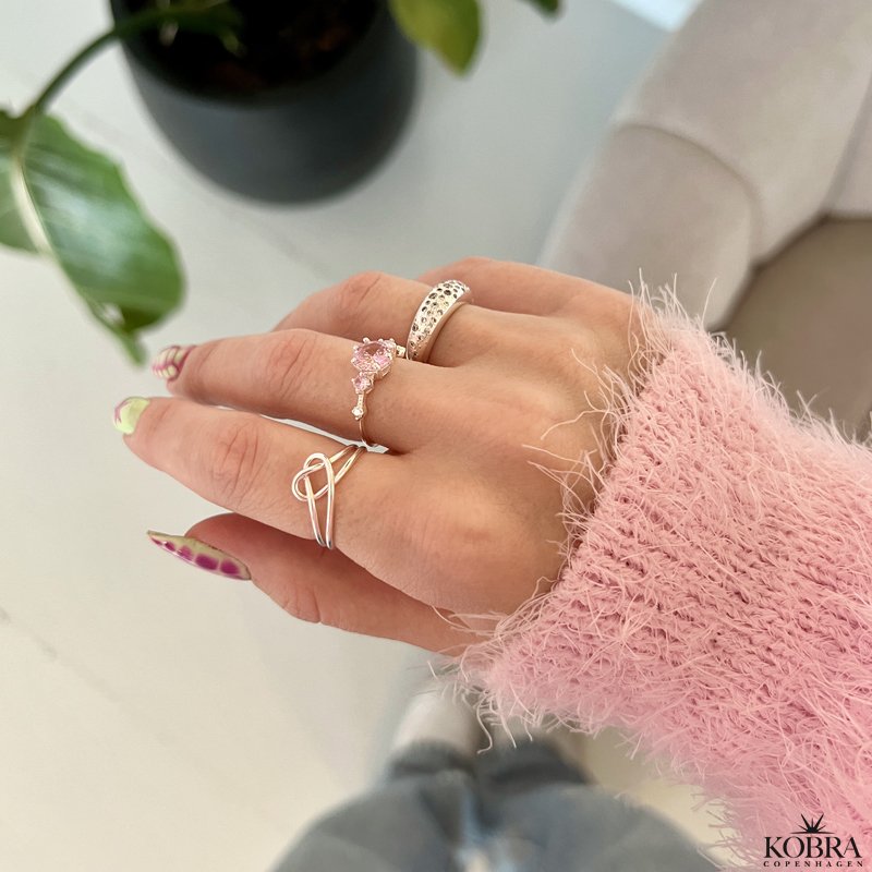 "Rosalia" silver ring with pink stones