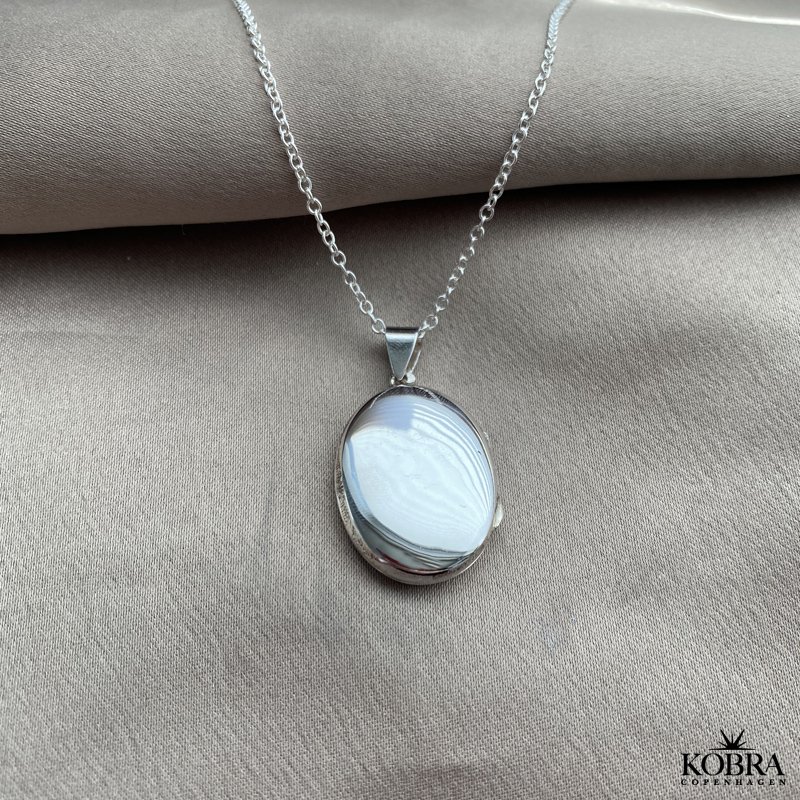 "Lea" slv medaljon med plads til 2 billeder inklusiv gravering