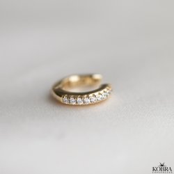 "Lee" Simpel earcuff med sten i guld