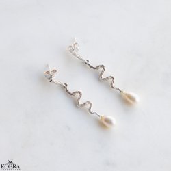 "Lelou" slangereringe i slv med hvide ferskvandsperler