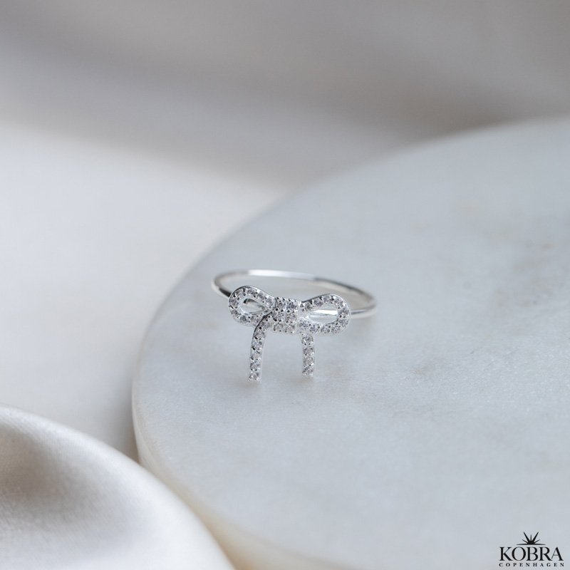 "Leonora" sljfering i slv med sten