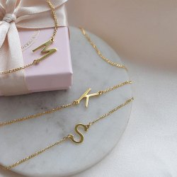 "Signature Letter" 18k guldpl�terat handgjort halsband