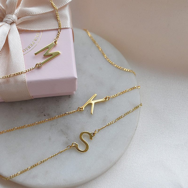 "Signature Letter" 18k guldpl�terat handgjort halsband