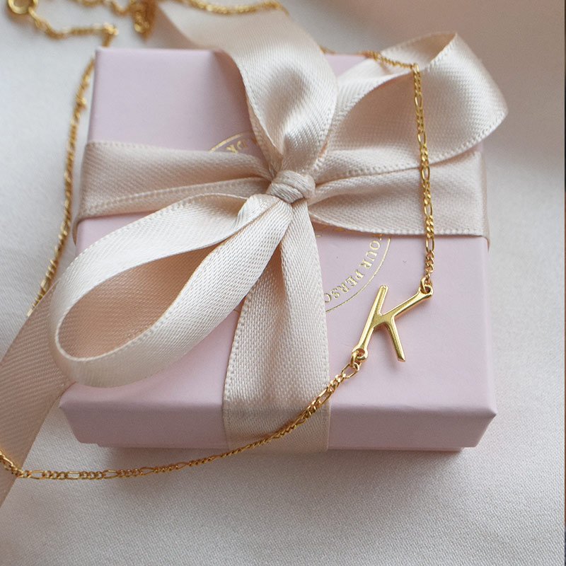 "Signature Letter" 18k guldpl�terat handgjort halsband