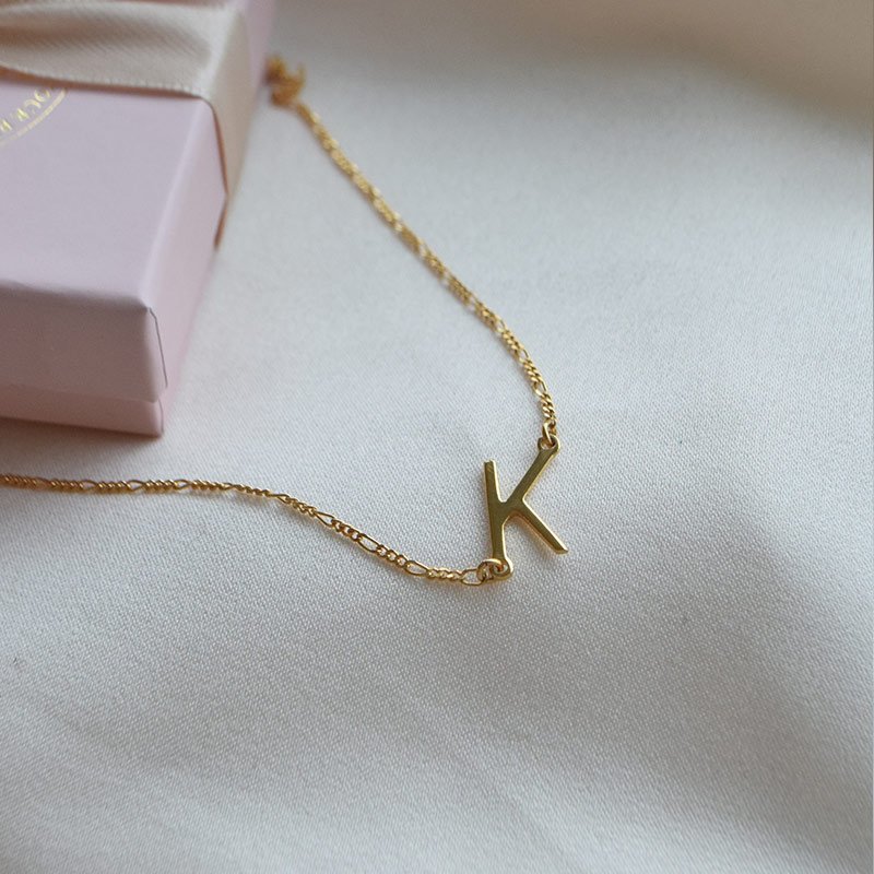 "Signature Letter" 18k guldpl�terat handgjort halsband