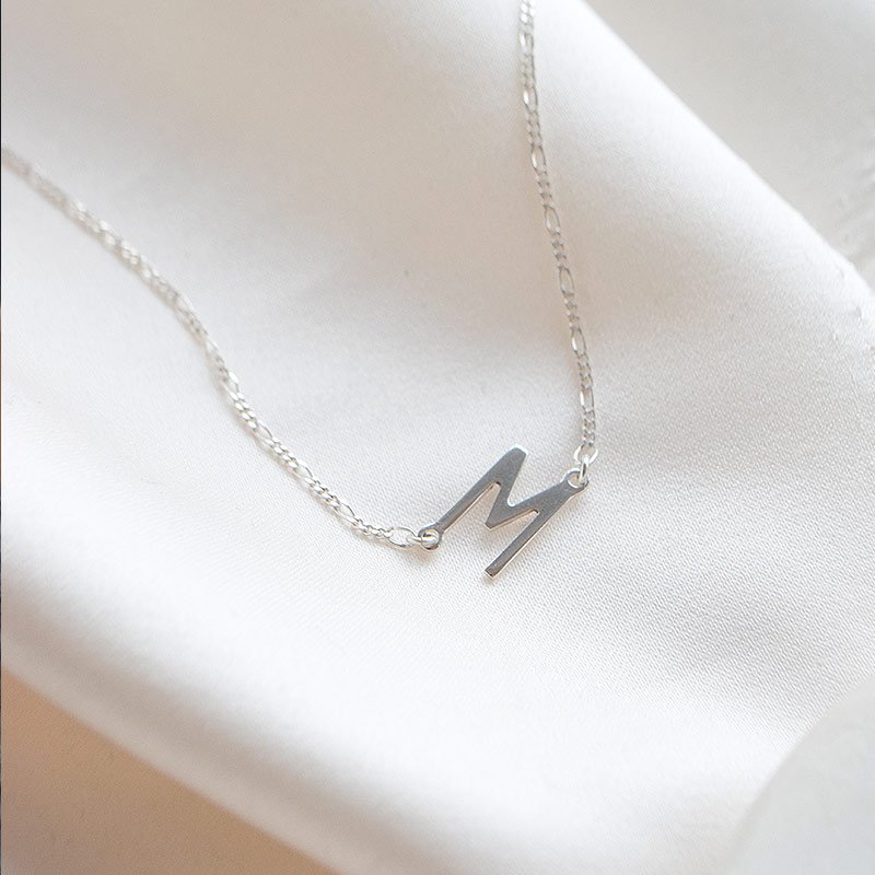 "Signature Letter" Bokstavshalsband i sterling silver