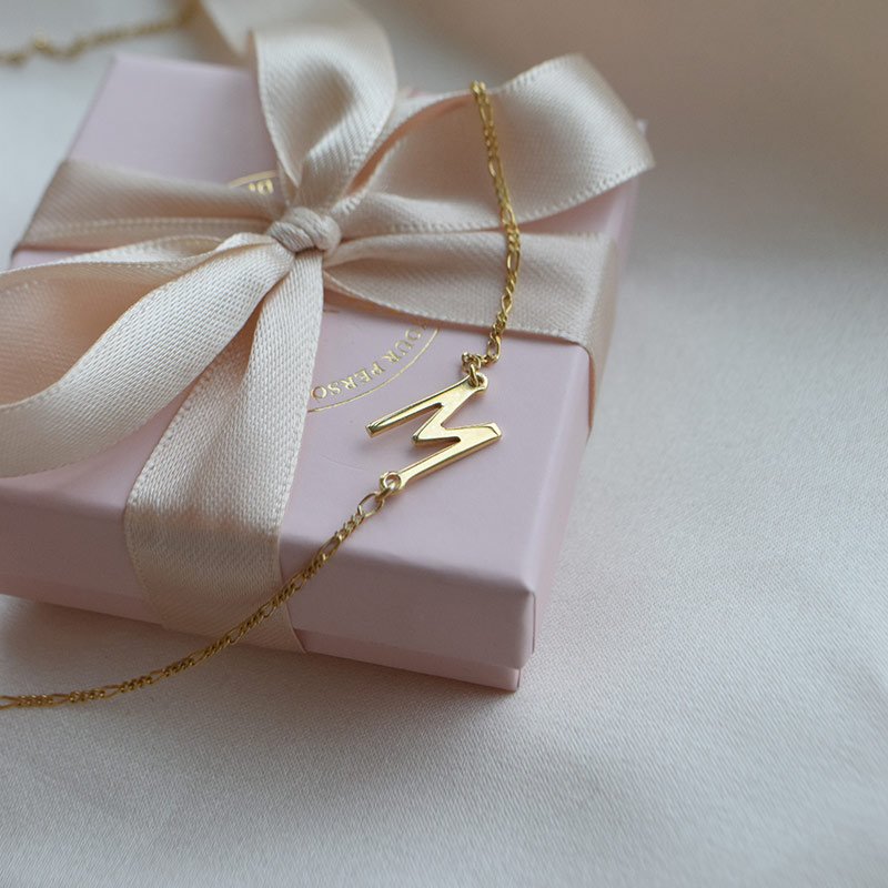 "Signature Letter" 18k guldpl�terat handgjort halsband