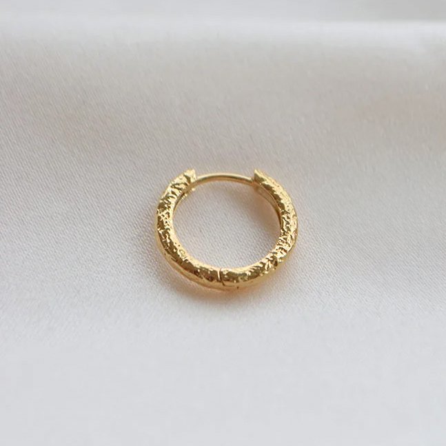"Levine" 1 stk 18 karat forgyldte "chrushed" hoops