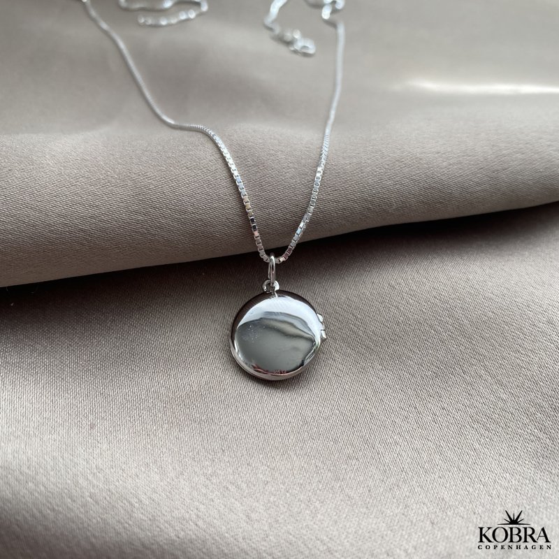 "Lia" slv medaljon med livets tr