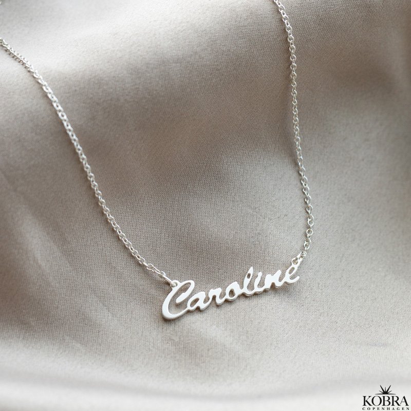 "Saga" Hndlavet navnehalskde i slv