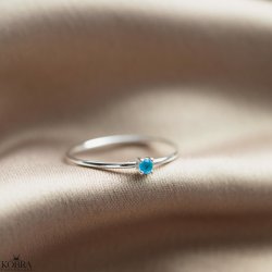 "Aurora" fin slvring med lille bl sten