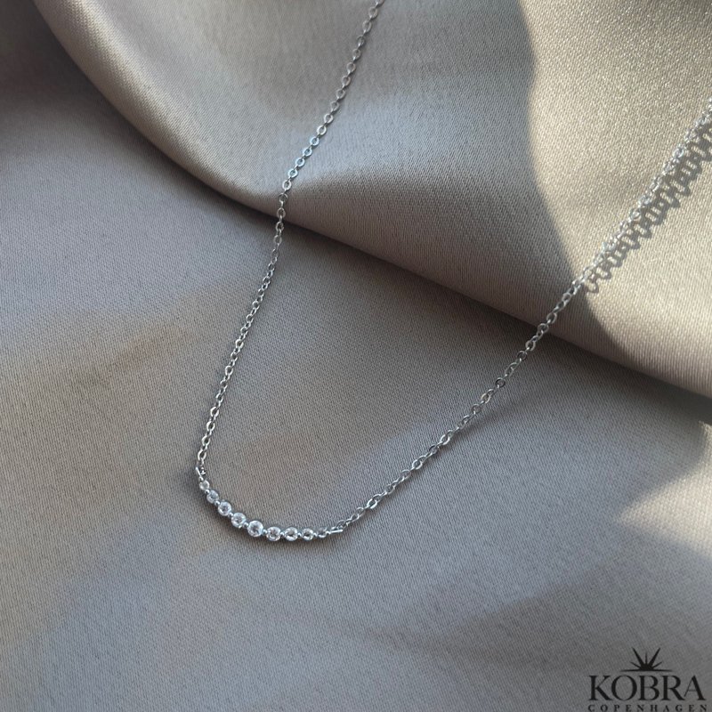 "Limone" slv halskde med hvide sten