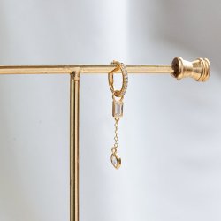 "Lindsey" 1 stk hoop med vedh�ng og sten � 18k forgyldt