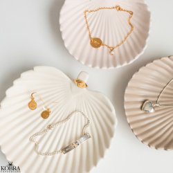 "Merci" guld armbnd med ferskvands perle og personlig gravering