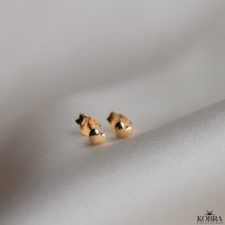 "Liva" mini ørestikker med små guld hjerter