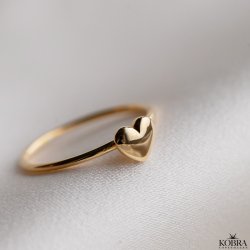 "Liva" enkel guld ring med lille hjerte