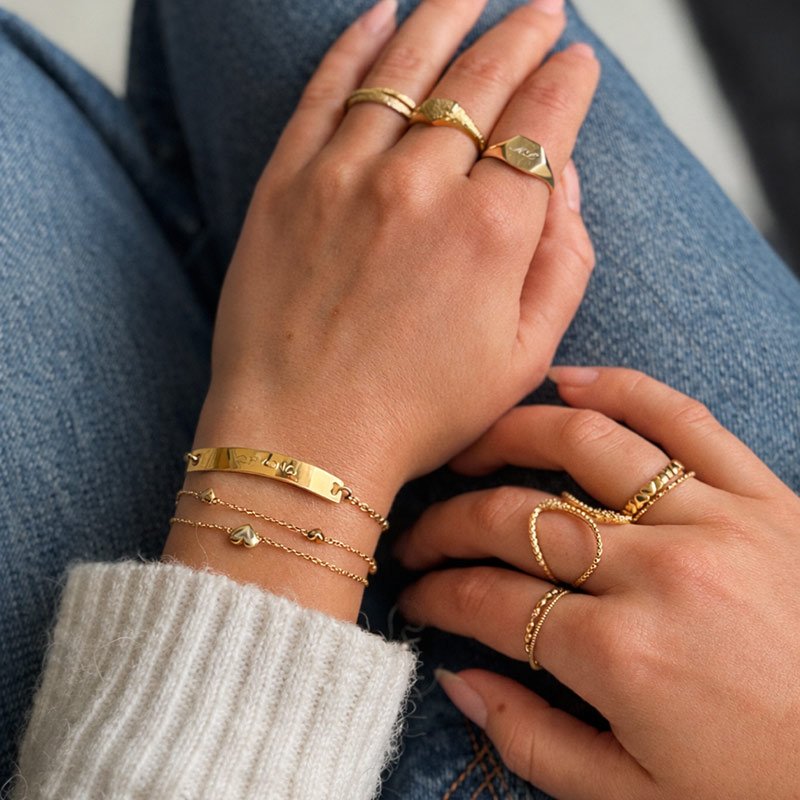 "Liva" guld armb�nd med sm� hjerter