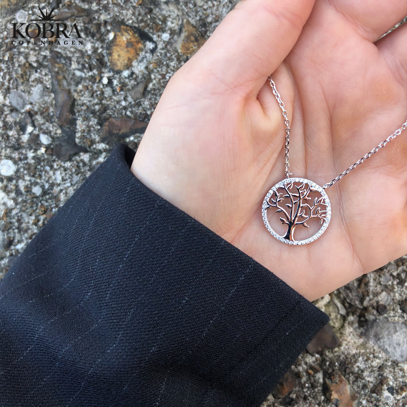 "Lykke" Livets tr halskde i sterling slv og med hvide sten