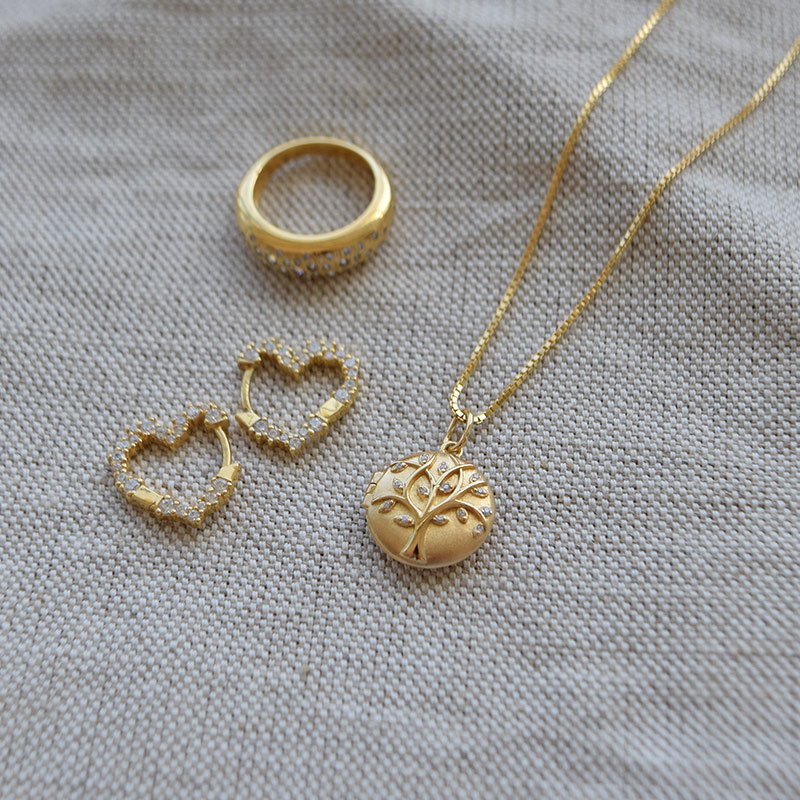 "Lia" goldplated locket with the tree of life and white stones