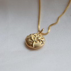 "Lia" goldplated locket with the tree of life and white stones