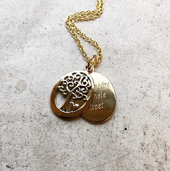 Guld halskde med Livets Tr med oval amulet og din gravering