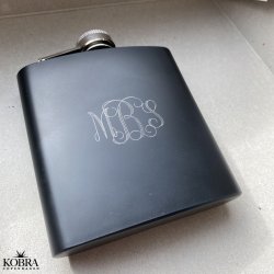 Lommelrke i sortlakeret stl med gravering