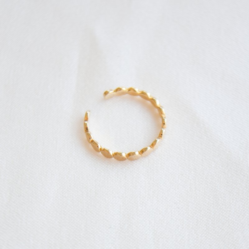 "Lottie" t�ring med kugledesign i guld