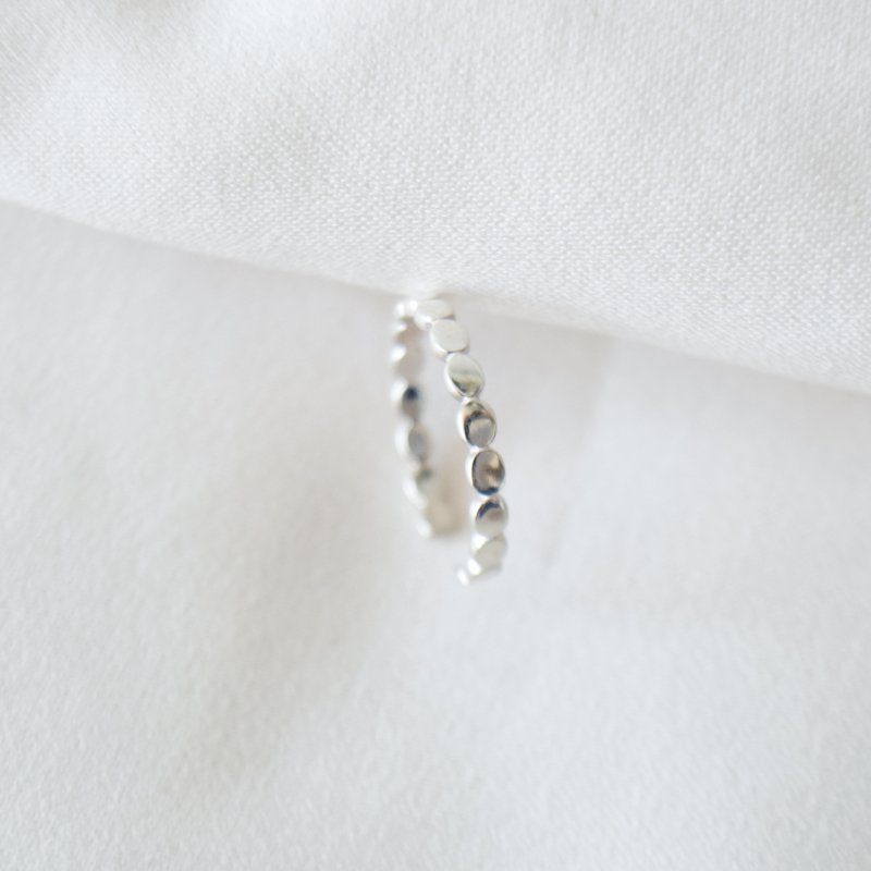 "Lottie" t�ring med kugledesign i s�lv
