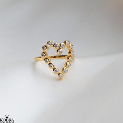 "Love" hjerteformet ring i guld med hvide zirkonia sten