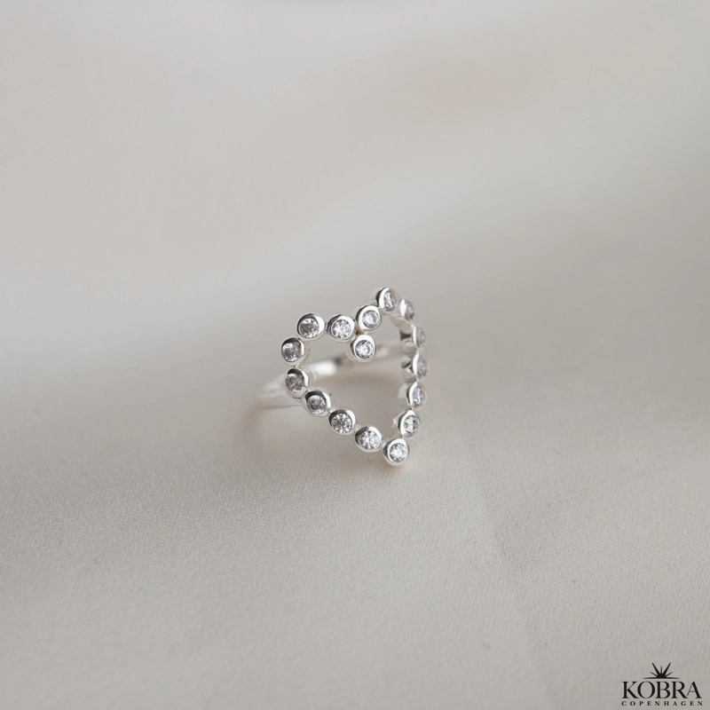 Konfirmations smykke - slv hjerte ring med sten