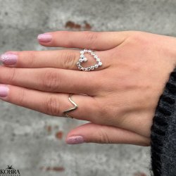 "Love" hjerteformet ring i slv med hvide zirkonia sten