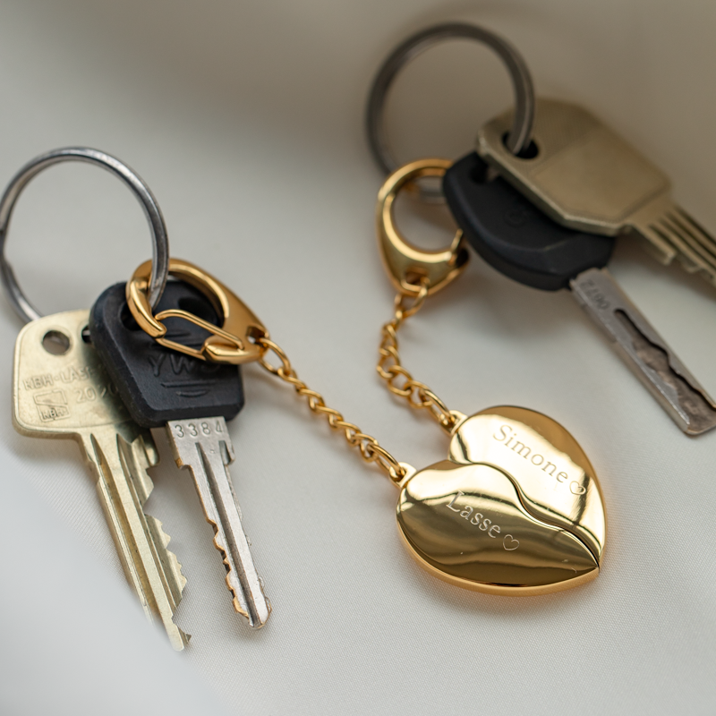 "Love-Link" 18k gold plated keychain set with engraving