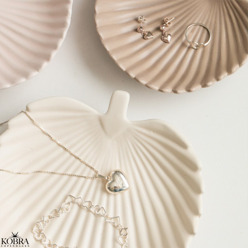 "Alara" silver bracelet with silver hearts