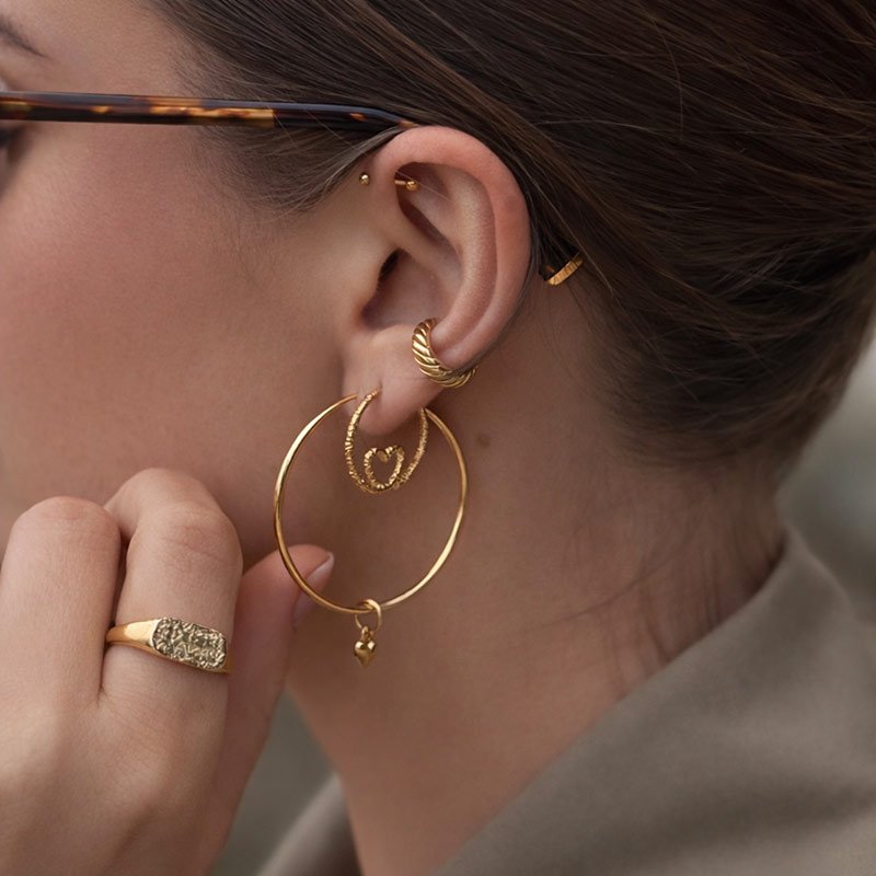 "Lover Hoops" creoler med aftagelige hjerter i 18k forgyldt