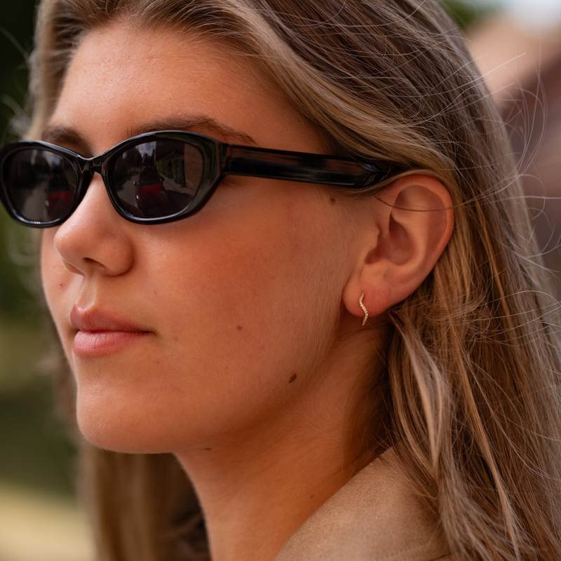 "Lake" Hoops i 18k forgyldt s�lv med b�lgende design