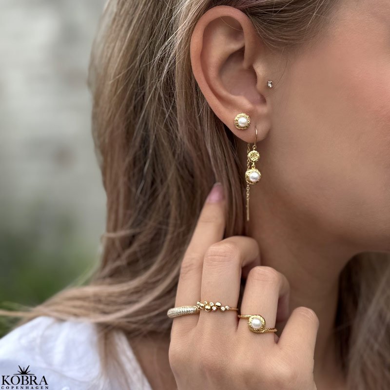 "Luna Mae" 18 karat forgyldte reringe med gte ferskvandsperler