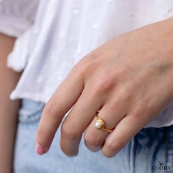 "Luna Mae" 18 karat forgyldt ring med gte ferskvandsperle