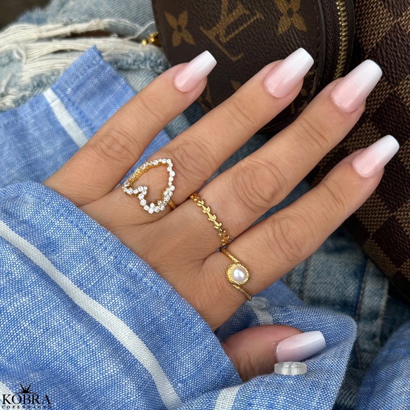 "Mikami" 18 carat gold-plated heart ring with white zirconia stones