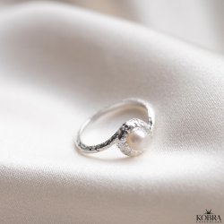 "Luna Mae" slv ring med gte ferskvandsperler