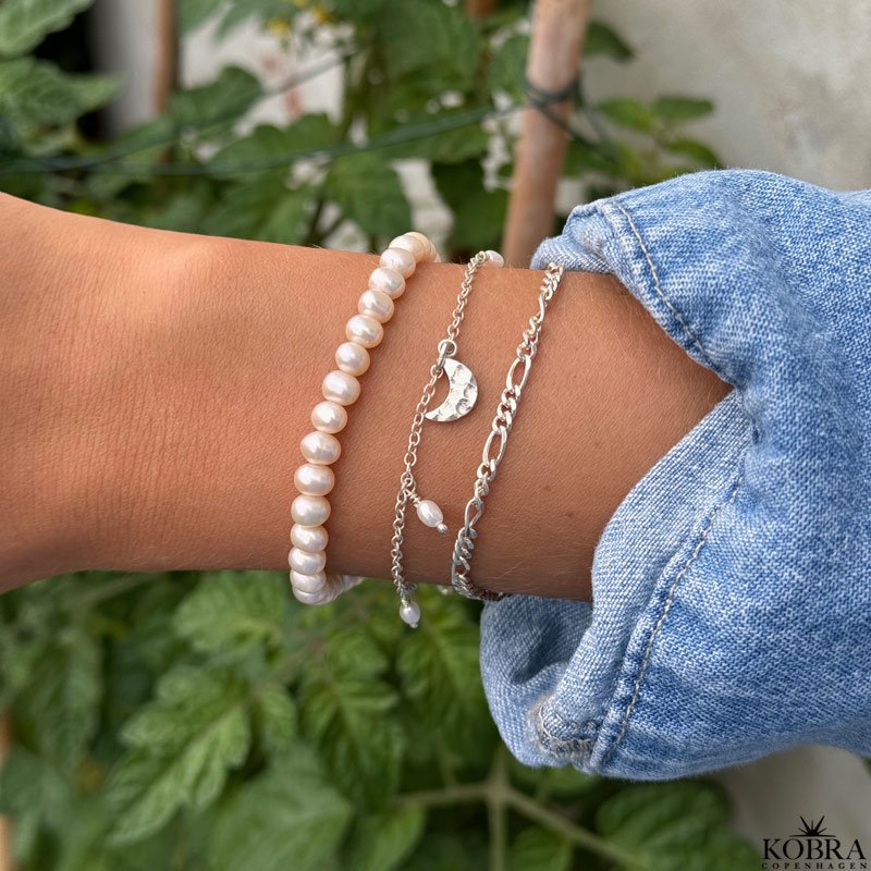 "Margrethe" classic pearl bracelet with freshwater pearls