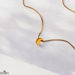 "Callista" simple necklace with moon charm