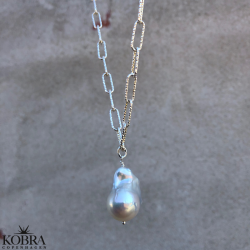 "Kansas" halskde i slv med gte ferskvandsperle 